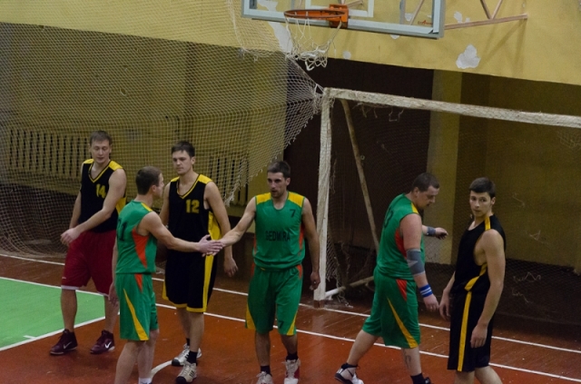 20121026-krepsinis-gedmira-statyba-sveikinimai.jpg