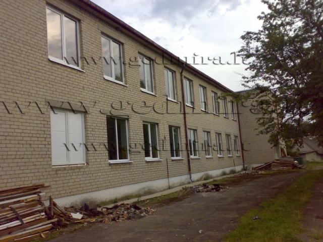 mokykla-plastikiniai-langai-sumontuoti.jpg